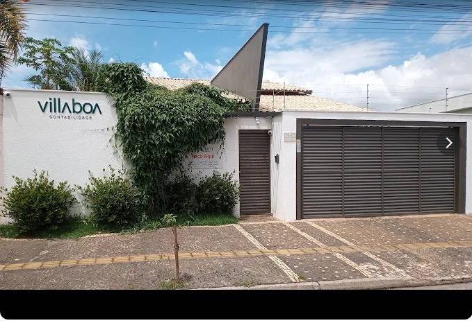 Vista lateral do escritório da Villa Boa Contabilidade, com o logotipo aplicado na fachada